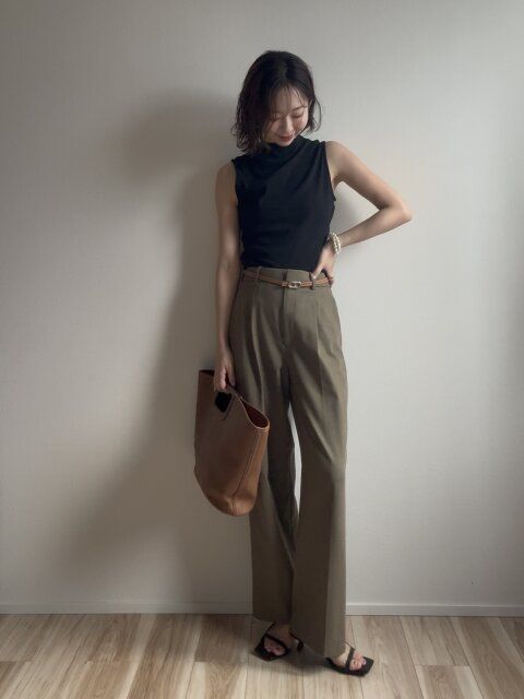 スタイル01：ブラック×カーキのハンサムコーデ