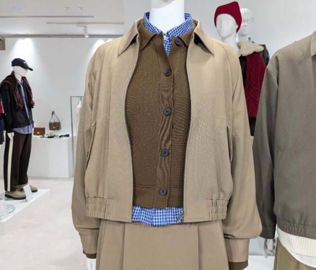 ベージュのハリントンジャケット