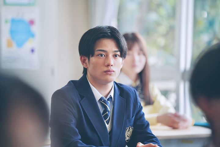 AmBitious・真弓孟之、映画初出演で堂々の存在感！ 先輩・長尾謙杜との関西コンビが放つ化学反応