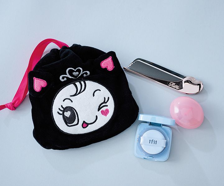 小田美夢さんのポーチの中