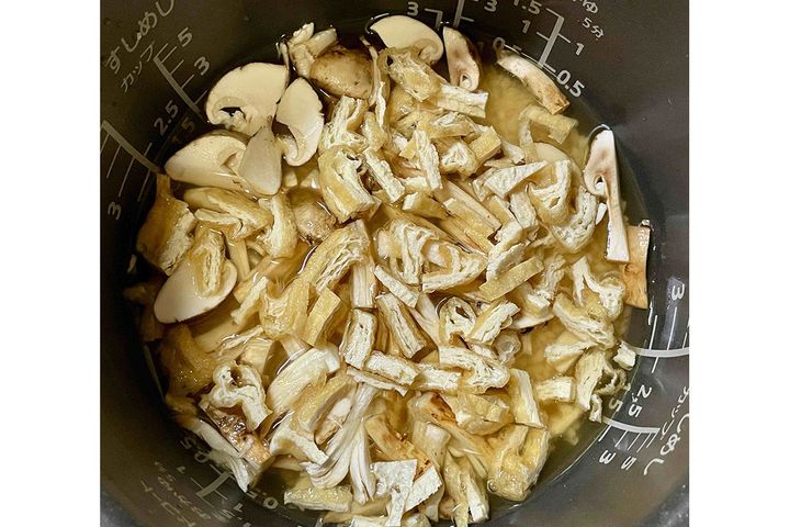 たんぱく質アップに油揚げをプラス。香り重視なら、油揚げはナシでも構いません。