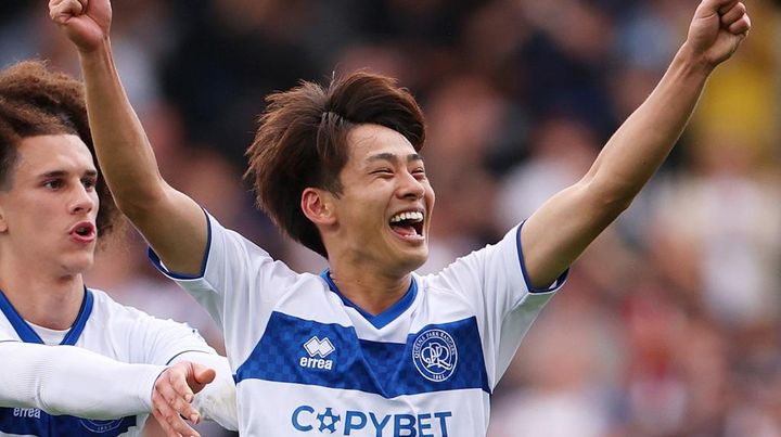 斉藤光毅、QPR復帰戦で圧巻ゴール！「1人だけスポーツカー乗ってます？ナイスゴール！」と元同僚三戸舜介が脱帽