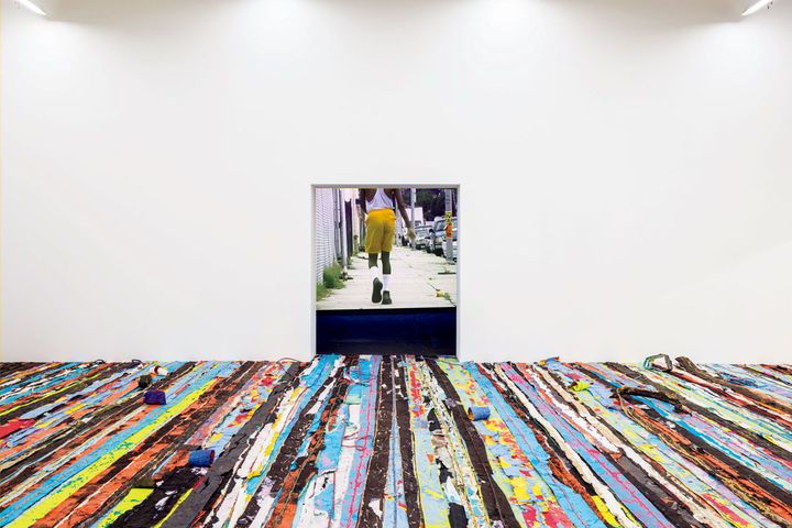 マーク・ブラッドフォードの個展『Keep Walking』