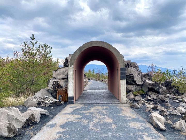 多くの人々に愛される桜島からうまれたユニークなお土産！「お石い桜島」【旅するデザイナーがおすすめするお土産たち！】