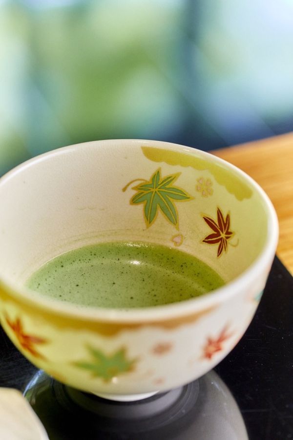 拝観志納料2000円（紅葉シーズンは3000円）についてくる抹茶とお菓子