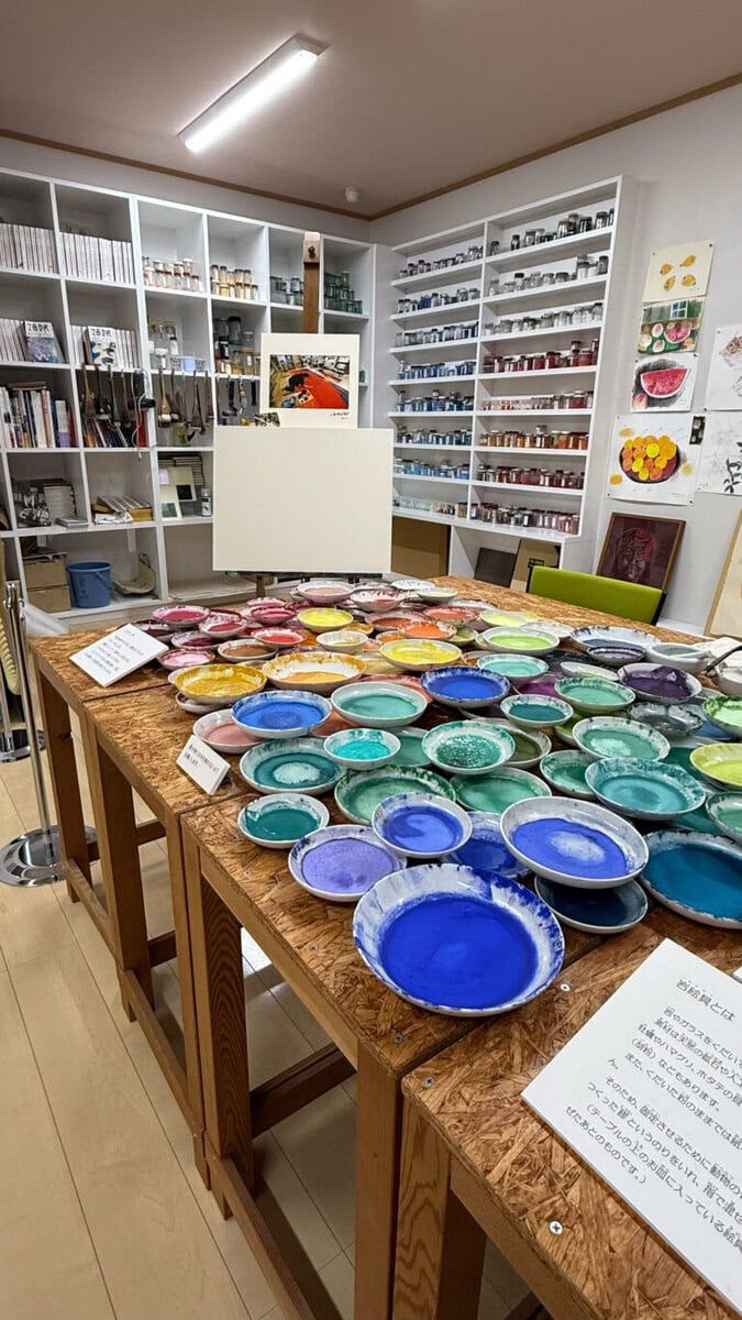 平松礼二氏は、今もこのアトリエで制作しているそう。