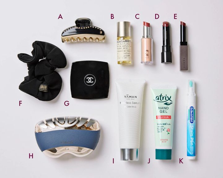 マキア 佐藤ありさ ポーチの中身 シャネル コスメデコルテ THREE アトリックス ヤーマン ラカ ル ラボ アレクサンドル ドゥ パリ Dr. Beckmann