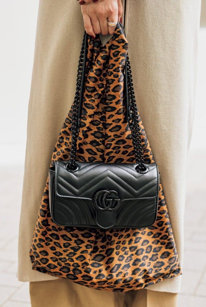 レオパード柄のエコバッグは友人のお手製。