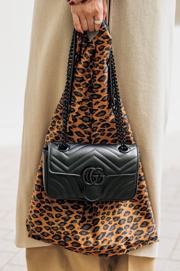 レオパード柄のエコバッグは友人のお手製。