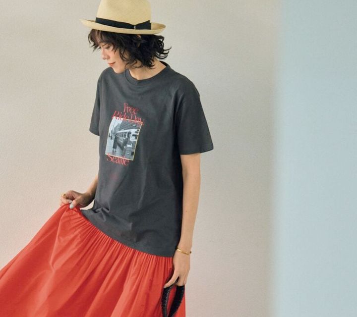 “黒フォトT”はコーデを気負いなくピリッと引き締める名脇役