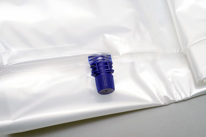 空気を入れる口。できれば、口では膨らせたくなかったのです。