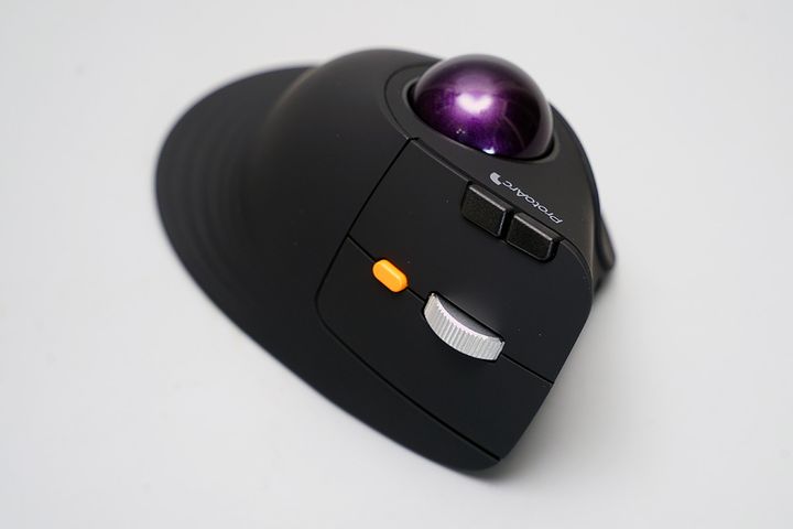 左右ボタンが縦に並んでいるのがわかるでしょう。