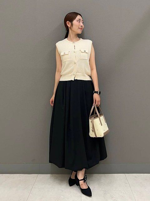 黒ロングスカートコーデ3