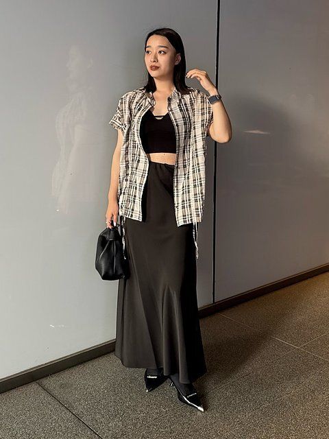 黒ロングスカートコーデ5