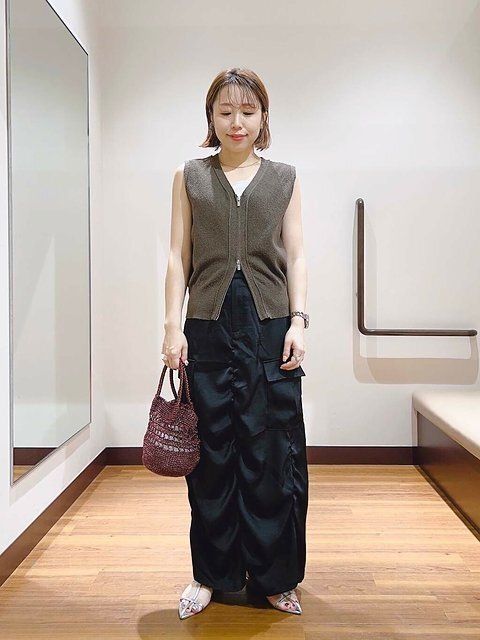 黒ロングスカートコーデ4