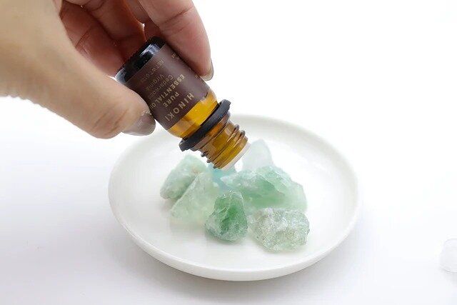 スタンダードプロダクツのウッディな香りのスタンダードプロダクツのウッディな香りのヒノキ エッセンシャルオイル（4mL）シダーウッドヴァージニア