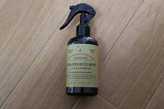 スタンダードプロダクツのエアフレグランスミスト（リリー＆ジャスミン）のパッケージ
