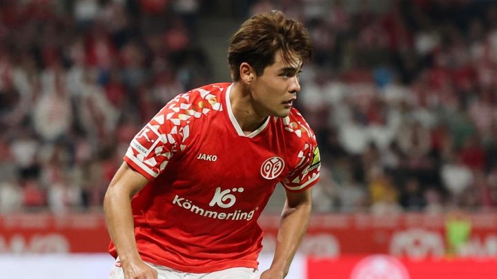 マインツ佐野海舟、ヴォルフスブルク戦引き分けも現地紙高採点！「あらゆるところに現れ、すべてのボールのために闘った」