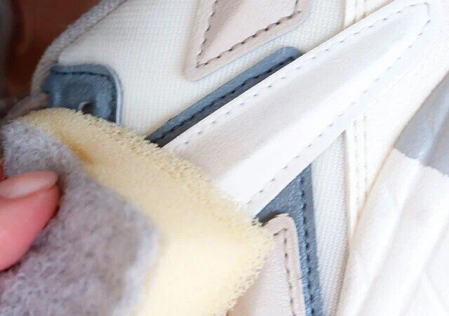 ダイソー スニーカークリーナー（ツヤ革、合皮用、50ml）