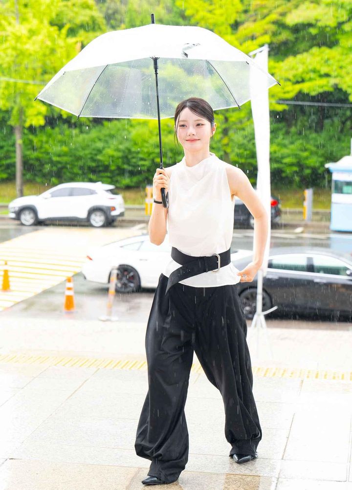 画像: 【FIFTY FIFTY キナ】エッジィなブラックが主役