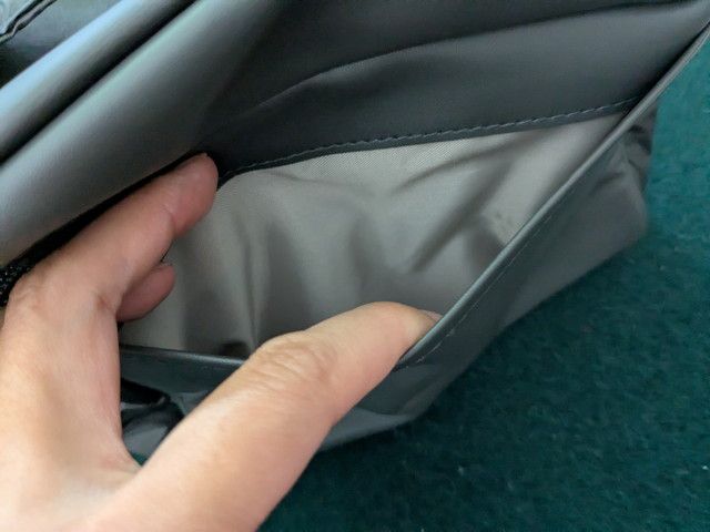 サイドの外ポケット