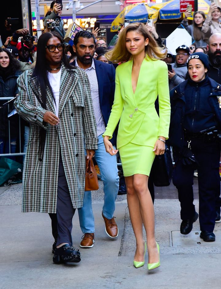 2024年、トーク番組「グッド・モーニング・アメリカ 」に出演した際は鮮やかなネオングリーンのセットアップをセレクト。