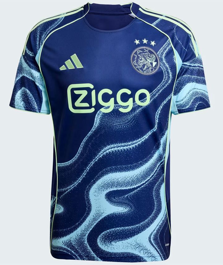 日本代表DFの新天地！オランダ名門の最新ユニフォームは「ホームタウン750周年」の歴史をデザイン