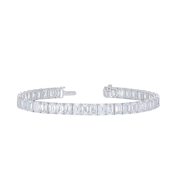 エメラルドカット ブレスレット（ラボラトリー・グロウン・ダイヤモンド24ct、プラチナ950、※長さによって価格は変動）¥1,300,000〜／2A Diamonds