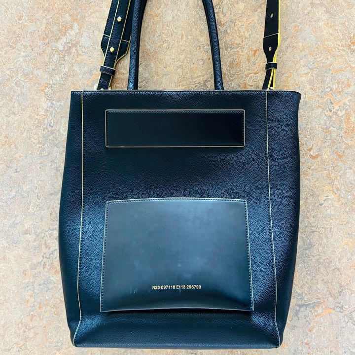 〈BIÉDE〉のトートバッグ