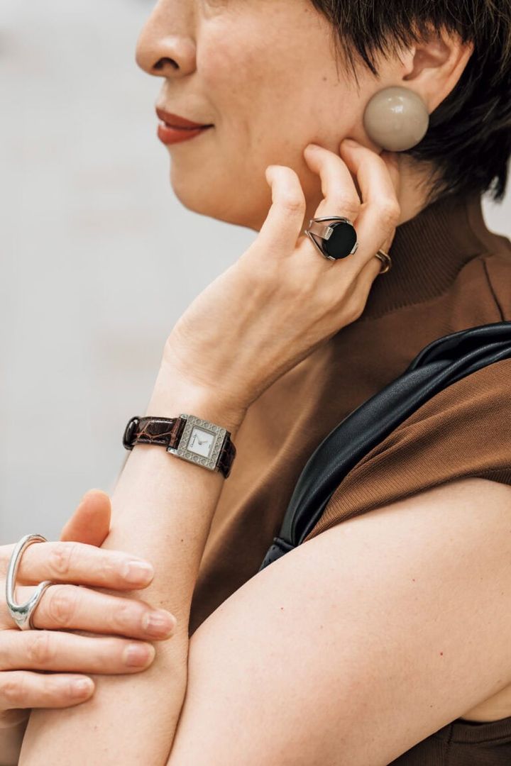 「時計はおしゃれ好きな母から受け継いだクラシカルな『ディオール』。いま感があるダブルリングは『トゥデイフル』です」