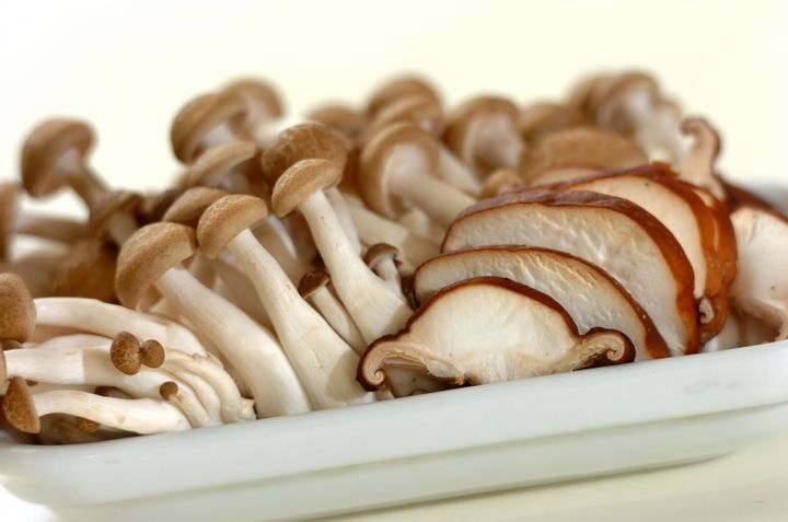 キノコのニンニクしょうゆの下準備1