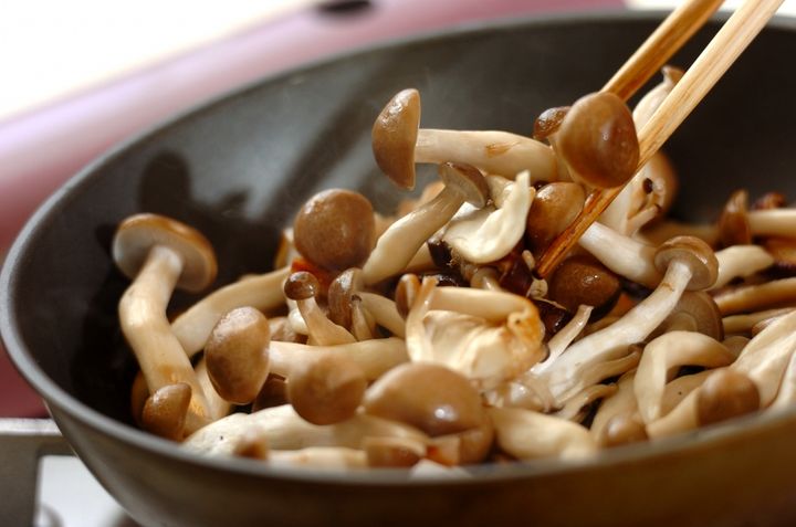 キノコのニンニクしょうゆの作り方1