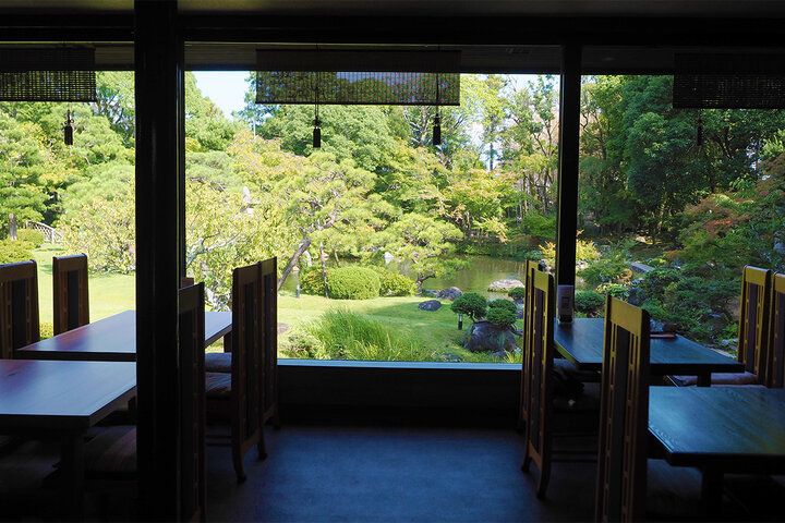 三嶋大社すぐ。無料開放の日本庭園や三島梅花藻も楽しめる「佐野美術館」で水辺の癒やしさんぽ