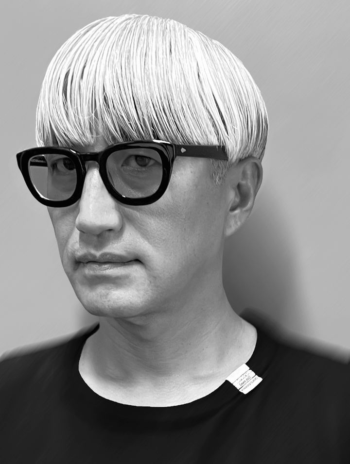 メゾンミハラヤスヒロ(Maison MIHARA YASUHIRO) のデザイナー、三原康裕。