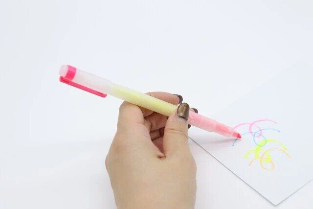 ダイソー ツインカラー蛍光ペン 2本セット