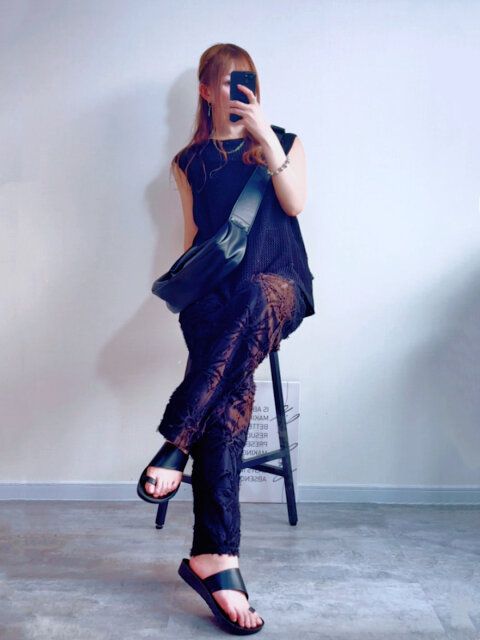 オールブラックの大人っぽコーデ