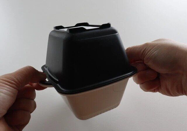 ダイソーの深型ザルバットは食材の水切りができる