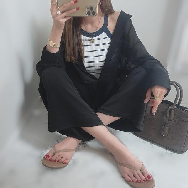 UNIQLOのホワイトの「ホルターネックブラタンクトップ」