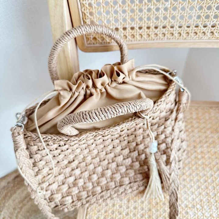 画像: 紐で開閉