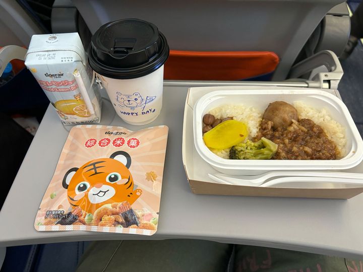 POINT3 早速、台湾グルメを満喫できるこだわりの機内食