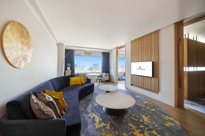 木の温もりが溢れるスタイリッシュな客室も魅力