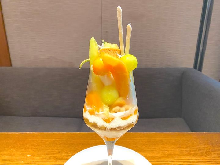 「BURDIGALA MARUNOUCHI The Lounge」白のパフェ1