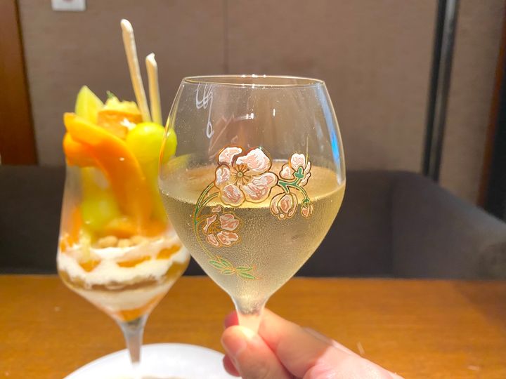 「BURDIGALA MARUNOUCHI The Lounge」白のパフェ2