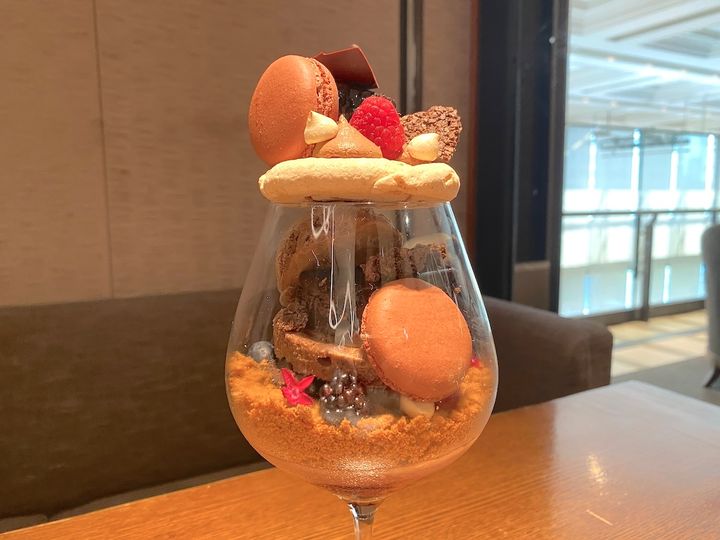 「BURDIGALA MARUNOUCHI The Lounge」黒のパフェ