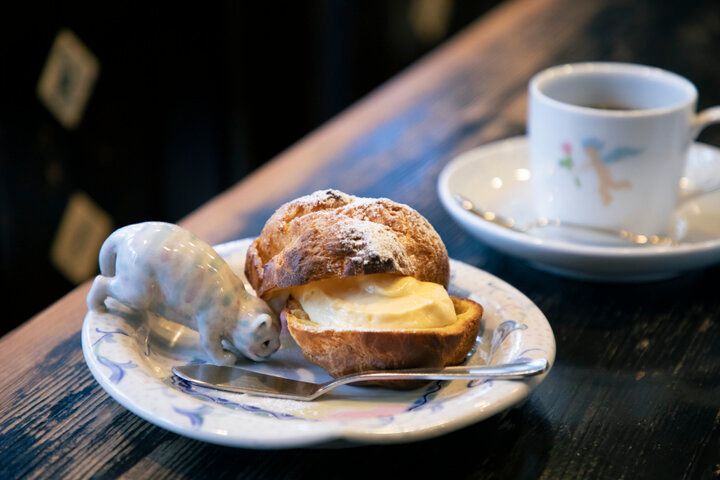 動物モチーフの器がすてき♪物語の世界に浸れる 神保町「古瀬戸珈琲店」
