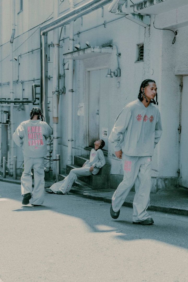 5人が生み出すグルーヴとブランドの持つ世界観がマッチした本コラボレーション。トレンドのスポーツスタイルにピッタリの仕上がりとなっている。