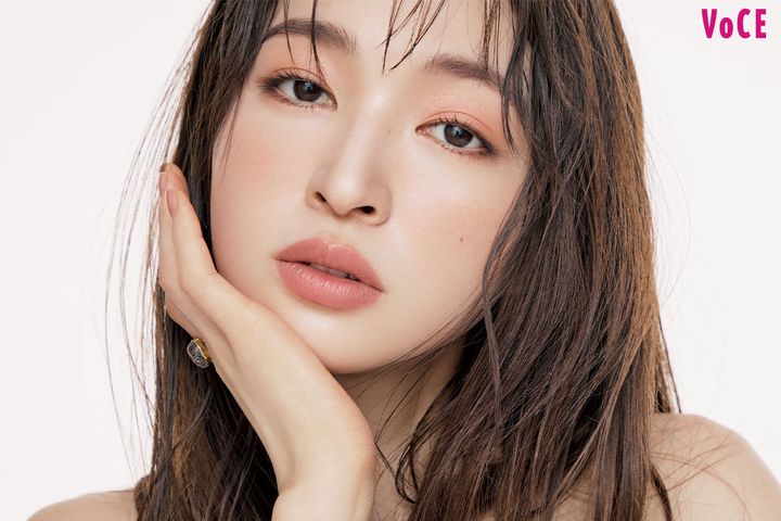 コーラルベージュで作る血色ヌードアイメイクのイメージ