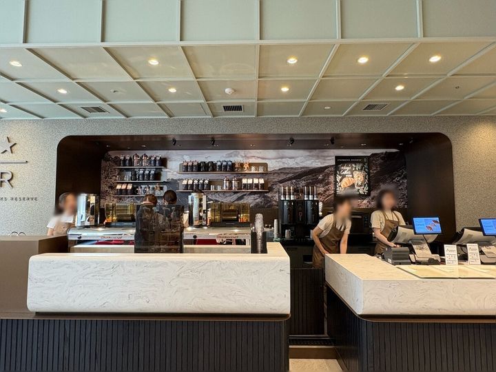 スターバックスリザーブ® カフェ 新宿マルイ本館2階店