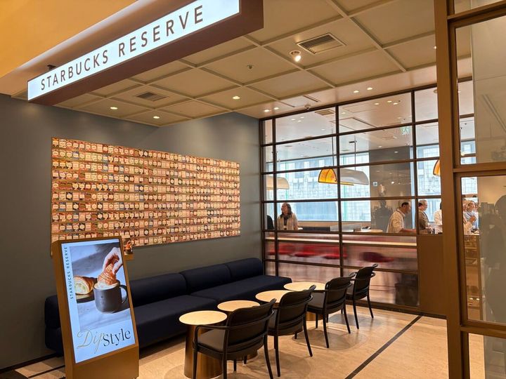 スターバックスリザーブ® カフェ 新宿マルイ本館2階店