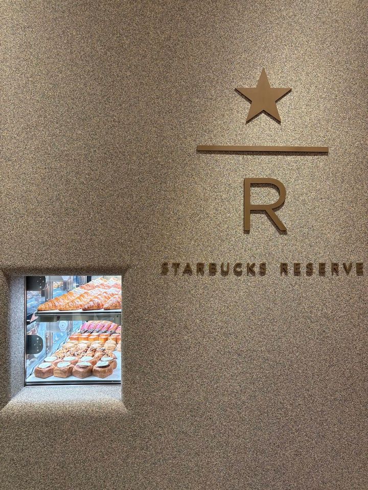 スターバックスリザーブ® カフェ 新宿マルイ本館2階店